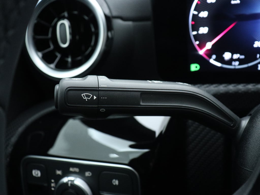 Mercedes-Benz Cla 180 star edition | dodehoekassistent | keyless go | parke