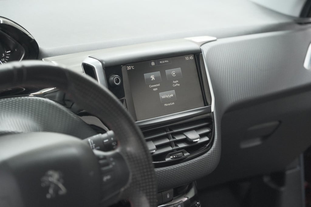 Peugeot 208 puretech 110 gt-line | apple carplay | parkeersensoren | climat