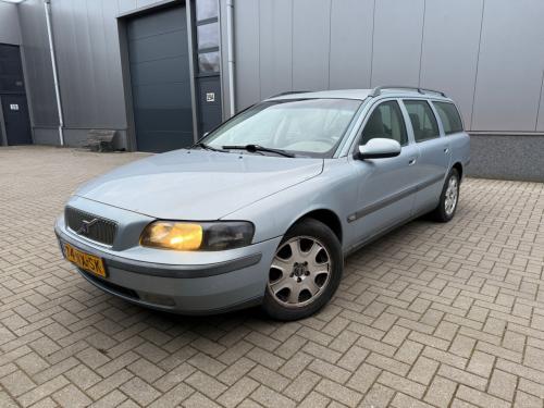 Volvo V70 2.4 Comfortline 7 zitter Jaar Apk