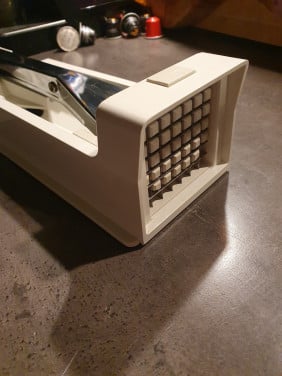 Zeer nette witte vintage brabantia maitre frietsnijder...