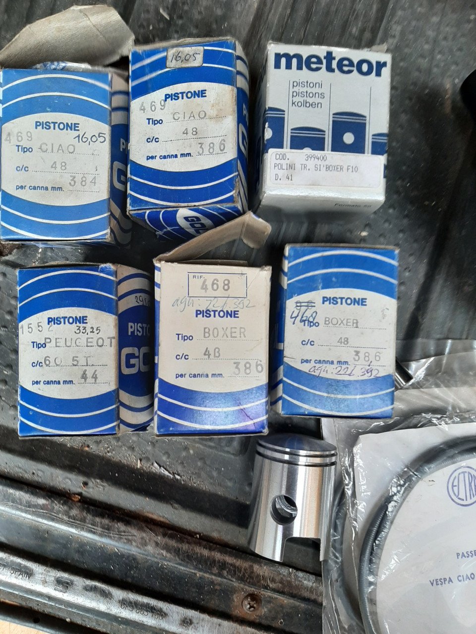 Diverse n.o.s vespa en andere brommer onderdelen