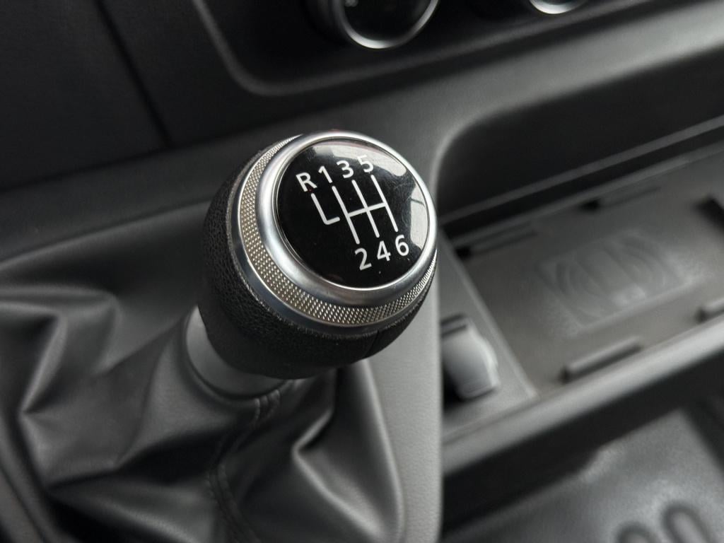 Renault Master t35 2.3 dci 180pk l2h2 work edition | nl-auto | carplay | na