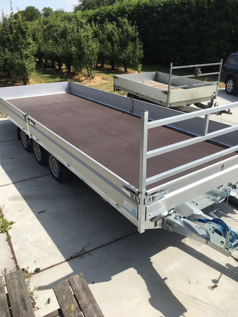 Grote aanhanger / autoambulance te huur.