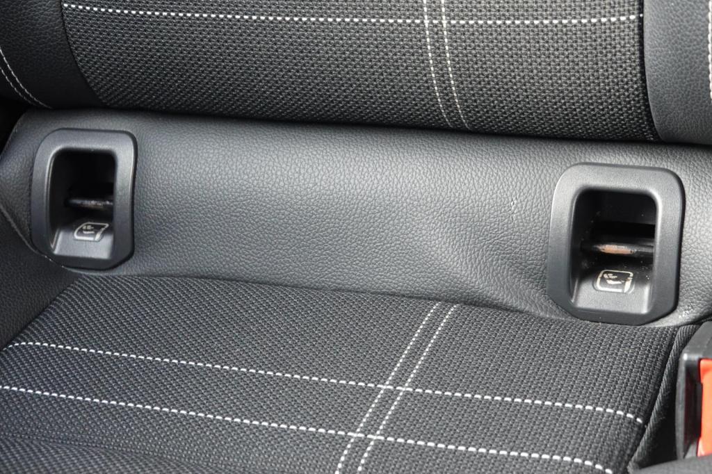 Mercedes-Benz Cla shooting brake 180 orangeart edition