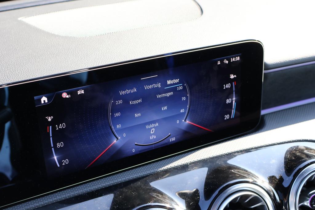 Mercedes-Benz A-Klasse 180 business solution amg i 2025 i panorama dak i mu