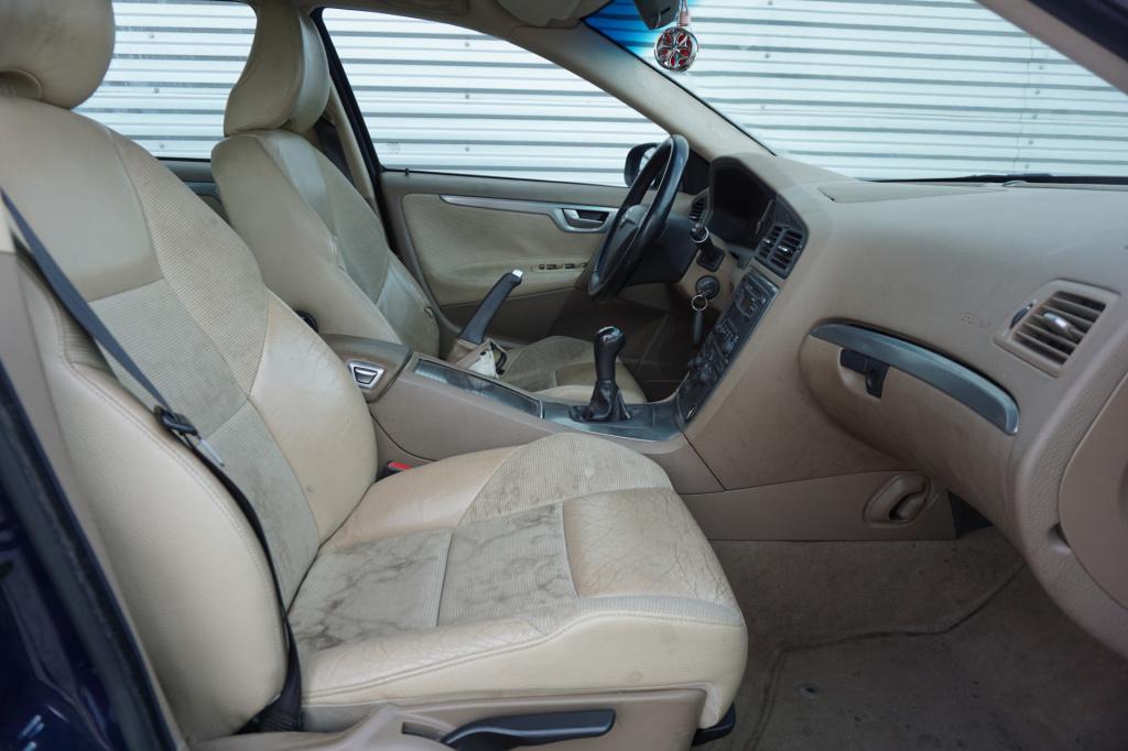 Volvo V70 2.4d edition airco / cruise / elektr. ramen / trekhaak / lm velge