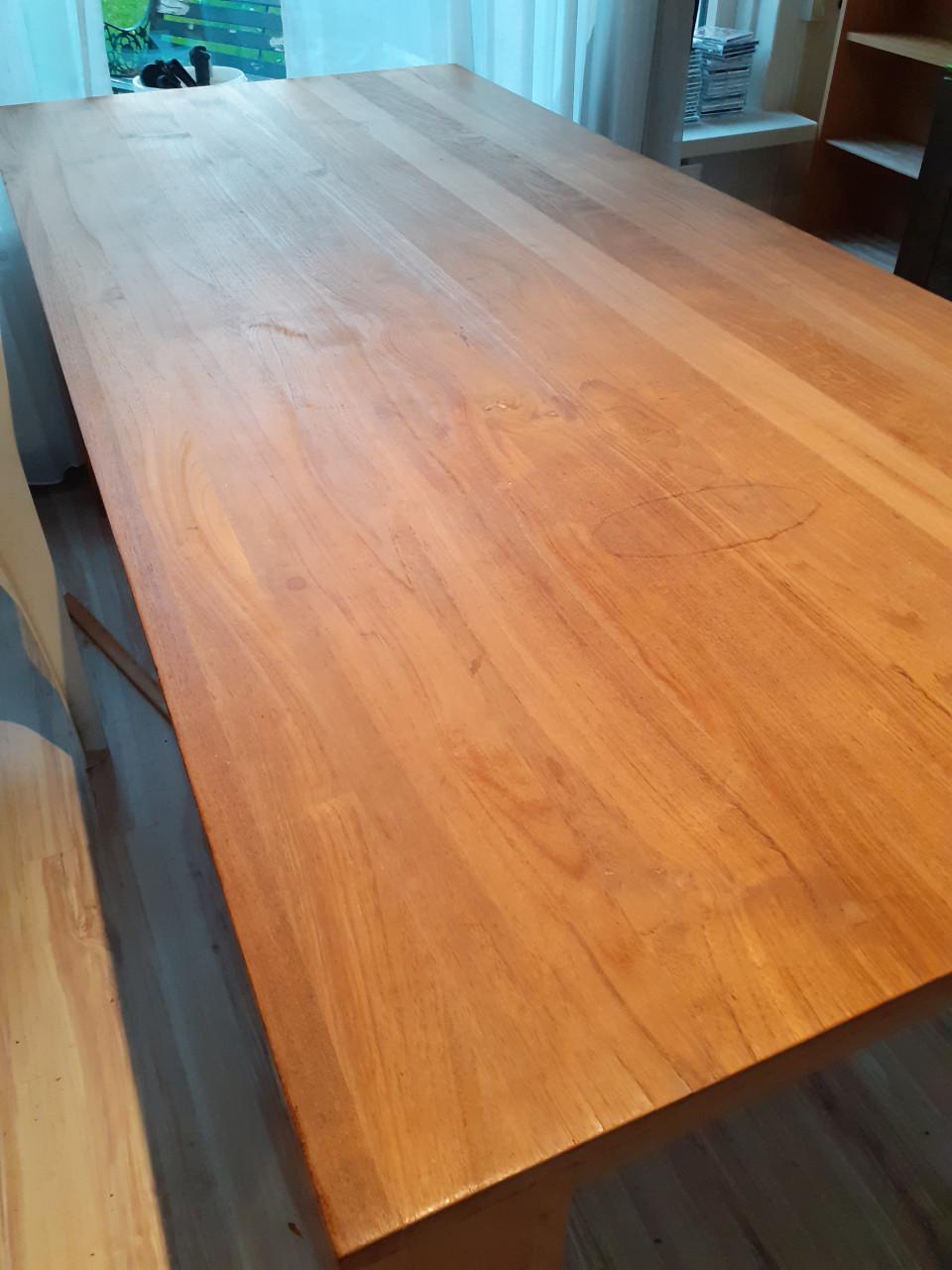 TAFEL mooi en zware kwaliteit.