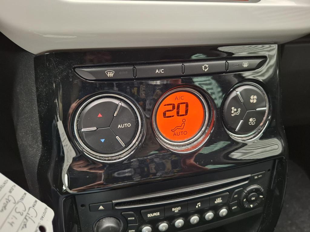 Citroen C3 1.4i selection clima/lmv/trekhaak lage km.stand!