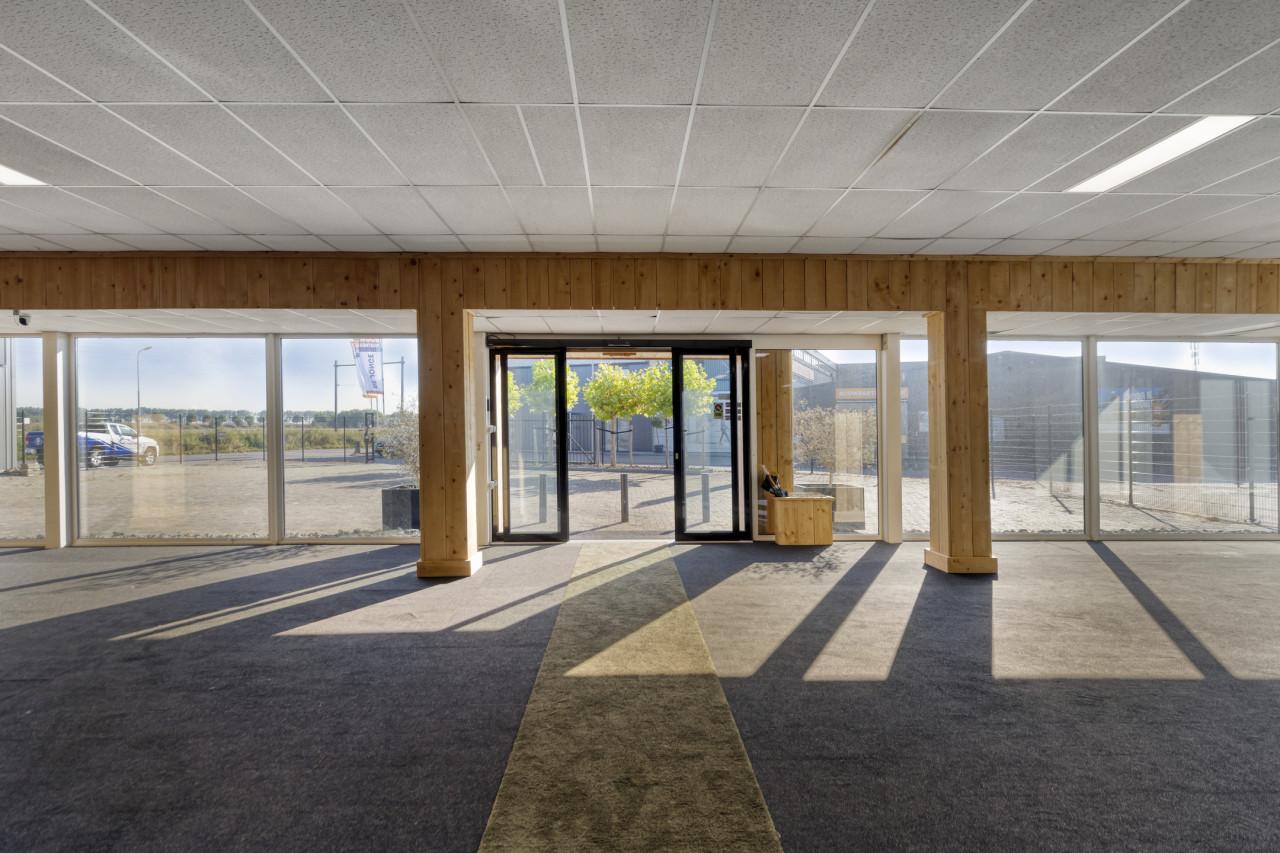 TE KOOP | Multifunctionele bedrijfsruimte-/showroom in ’s-Heer Arendskerke