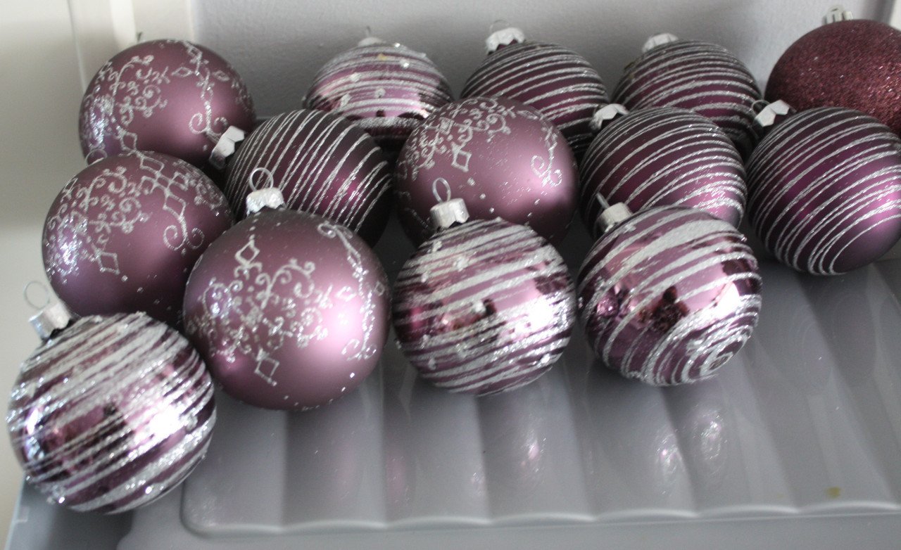 Set van 15  glazen paarse en zilveren glitter kerstballen