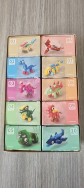 Doos met diverse Dinosaurus lego bouwsels