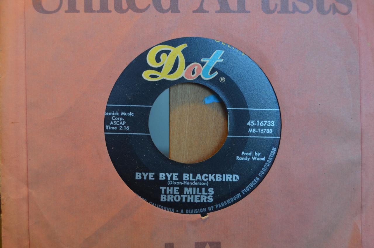 Diverse singles 'The Mills Brothers'