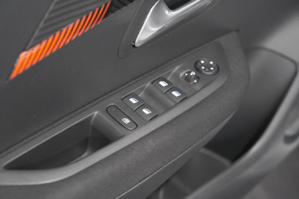 Peugeot 208 puretech 75 active pack | navigatie | parkeersensoren | apple c