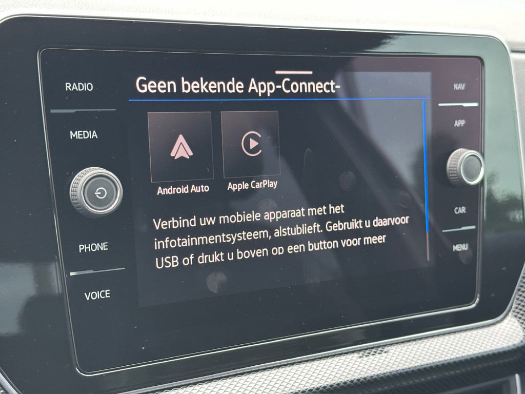 Volkswagen T-cross 1.5 tsi 150pk dsg r-line | camera | trekhaak | navi | iq