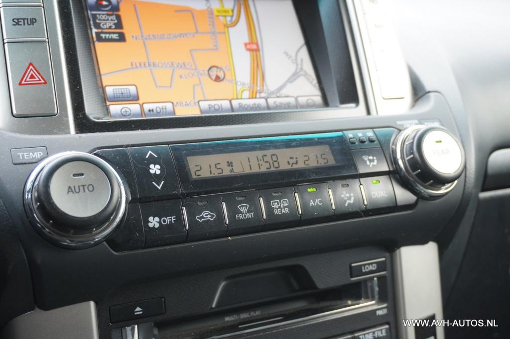 Toyota Land Cruiser 3.0 d-4d-f lx window van