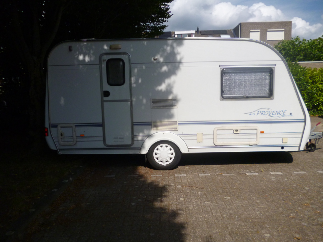 In Pr. St:  HYLANDER 410  PROVENCE   DOREMA LUIFEL MET FRAME EN ZIJSTUKKEN