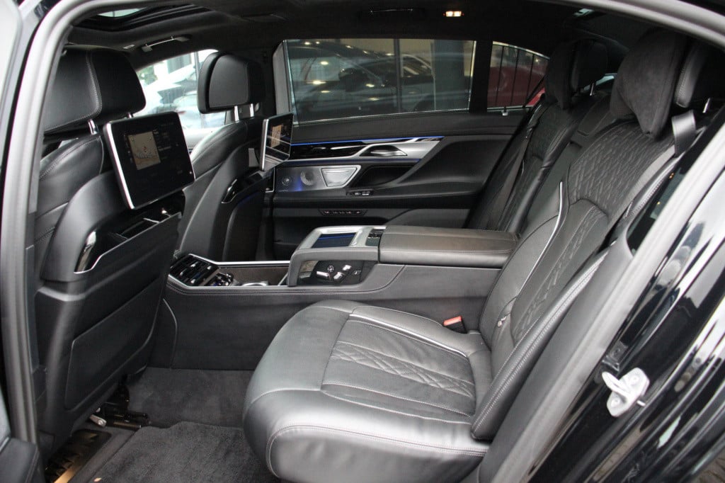 BMW 7 Serie 750ld xdrive high executive | vol opties! | m-sport | np: €200.