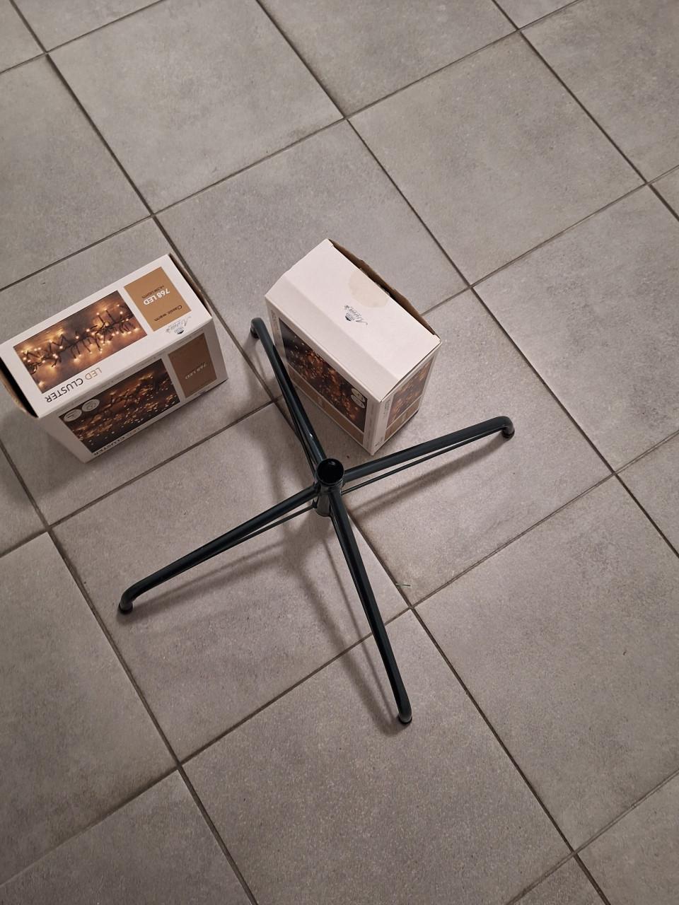 Kunstkerstboom 80 cm hoog.