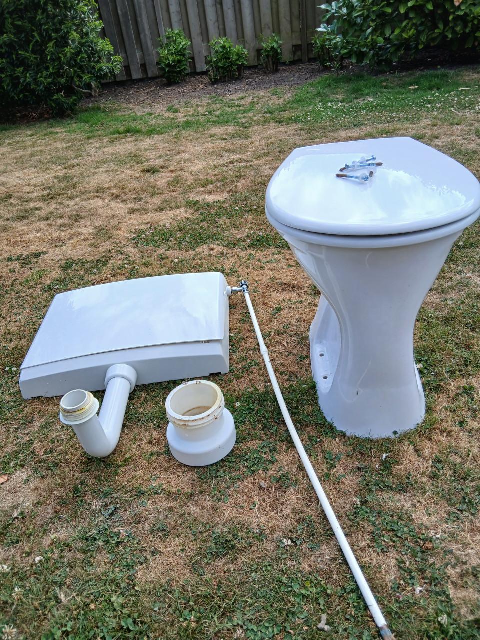 Toiletpot met toebehoren