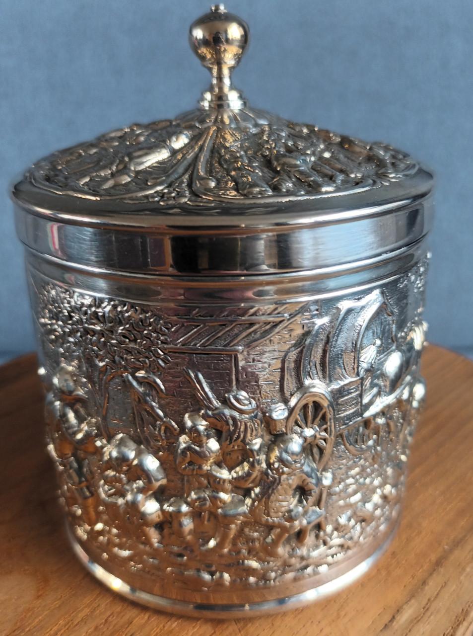 Verzilverd theebusje Douwe Egberts ca. 1960 H. Hooijkaas