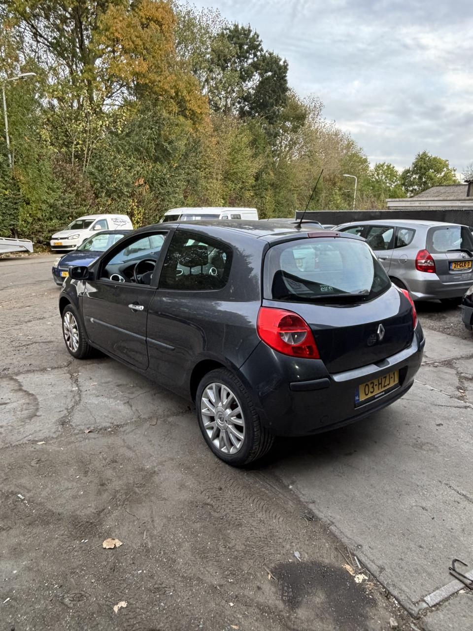 Renault Clio weinig kilometers!