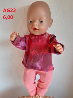 Poppenkleertjes baby born. Set. Opbrengst KiKa.