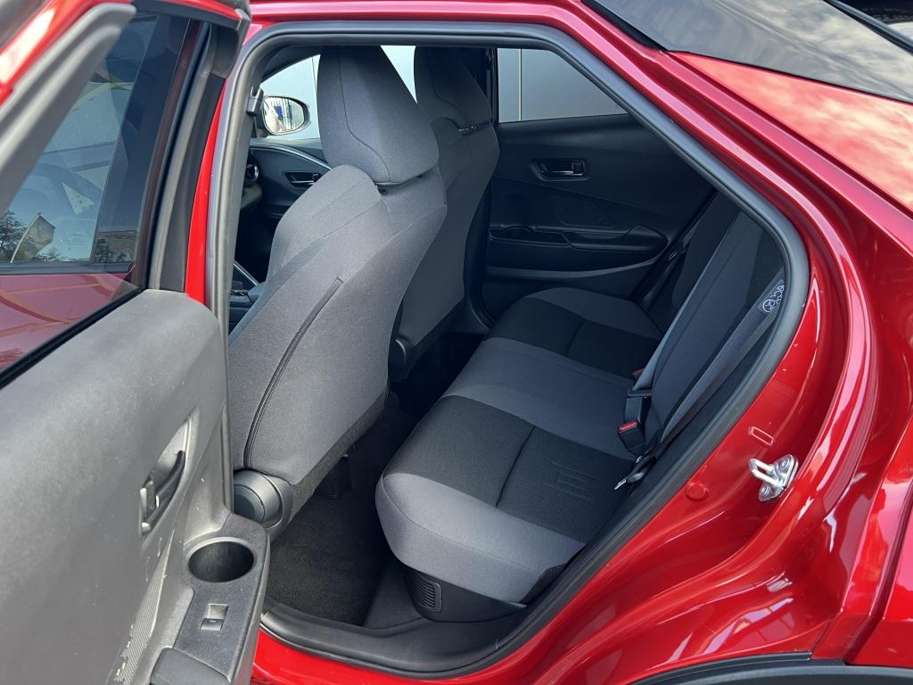 Toyota C-hr 1.8 hybr 140 first