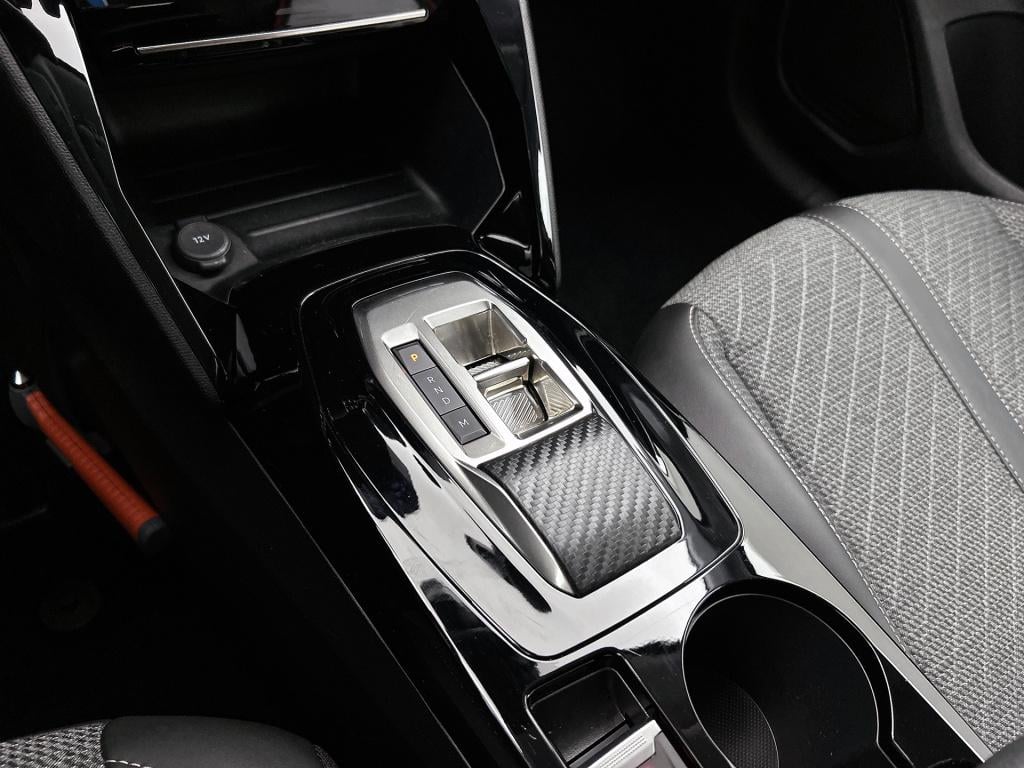 Peugeot 208 1.2 hybrid 110 e-dcs6 allure | rijklaar | 3d cockpit | camera a