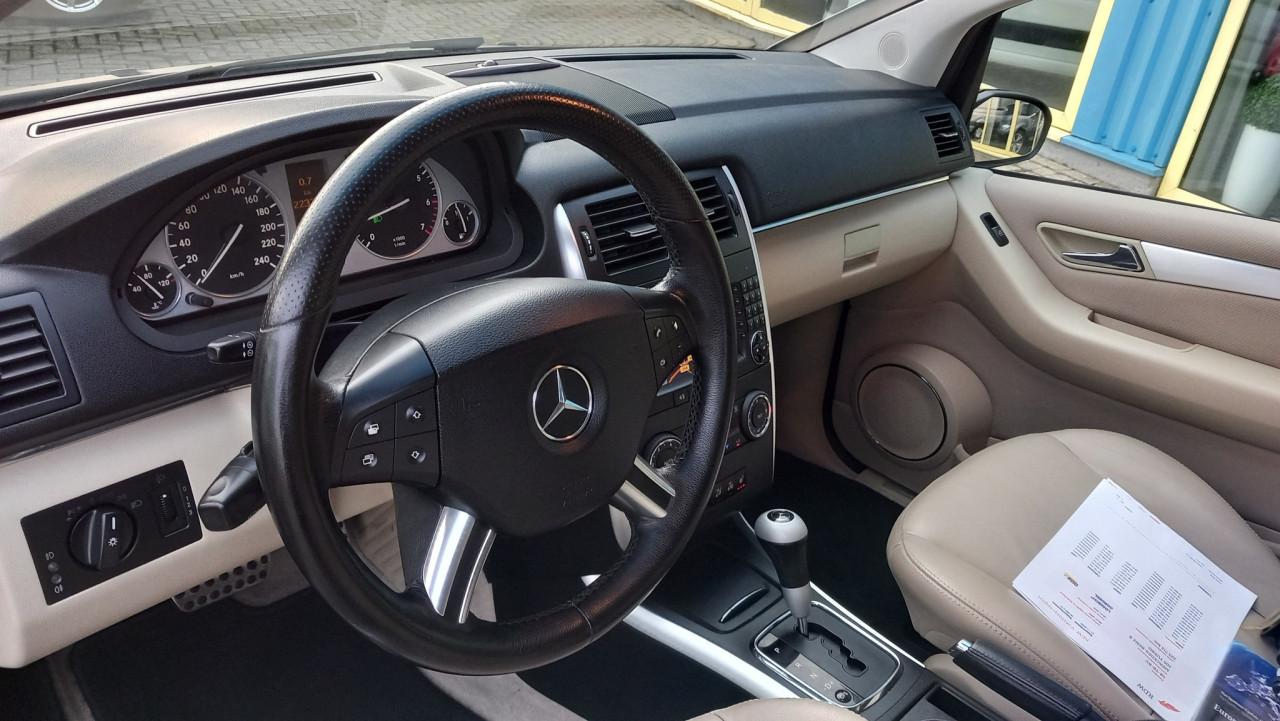 Mercedes B-Klasse 200 Turbo Automaat !! 5drs bj: 2007 airco-leer-navigatie