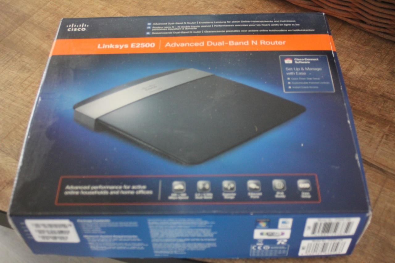 Linksys E2500 dual-band N router