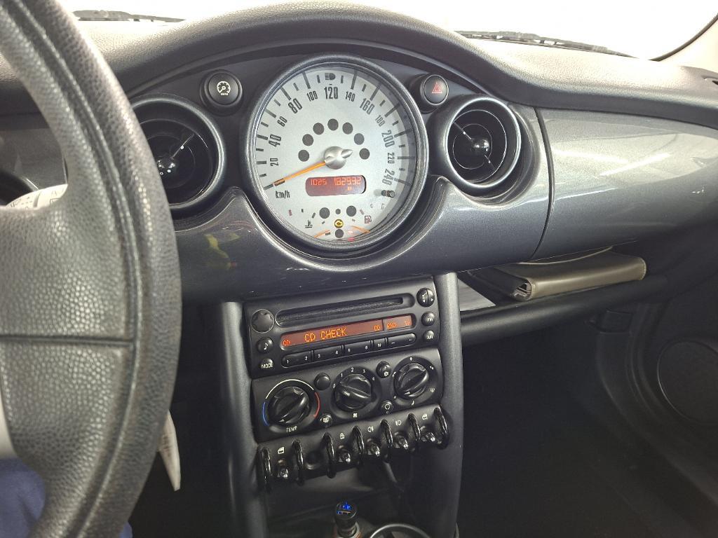 Mini !.6 Cooper-2005-km. 180.000-Airco-stuurbekr-L.M.velgen-apk-2600,=