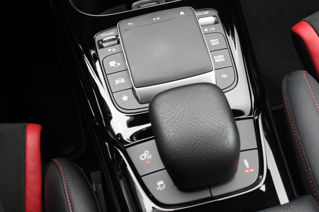 Mercedes-Benz A-Klasse amg 35 4matic premium plus | schaalstoelen | 360 cam