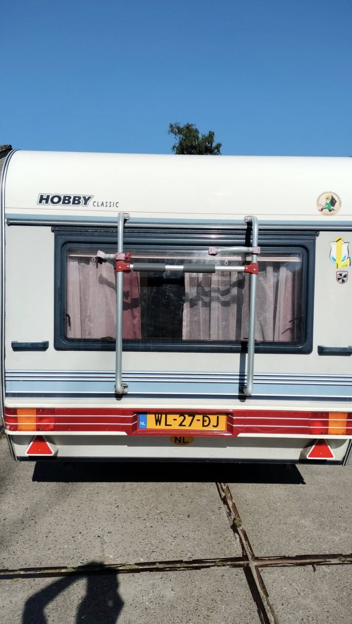 Hobby met voortent en luifel