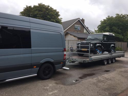 Te Huur: Grote Auto-ambulance / Aanhangwagen.