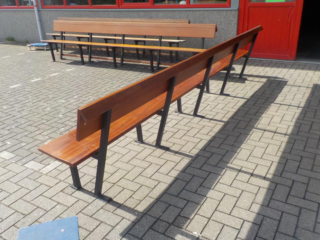 Kerkbanken breed 395 cm  1 voor 250 euro 2 stuks 450 euro 3 stuks 650 euro
