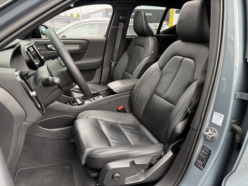 Volvo XC40 t4 211pk recharge ultimate dark | panodak| adap.cruise| leder| c