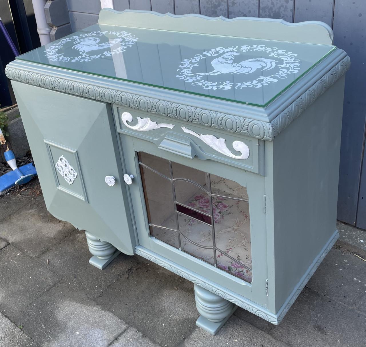 Uniek Landelijk kastje