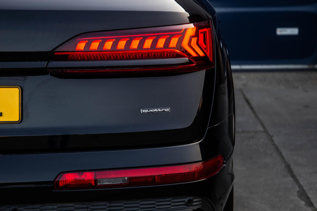 Audi Q7 sq7 s-line grijs kenteken 3x s-line / 360 camera / adaptive cruise 