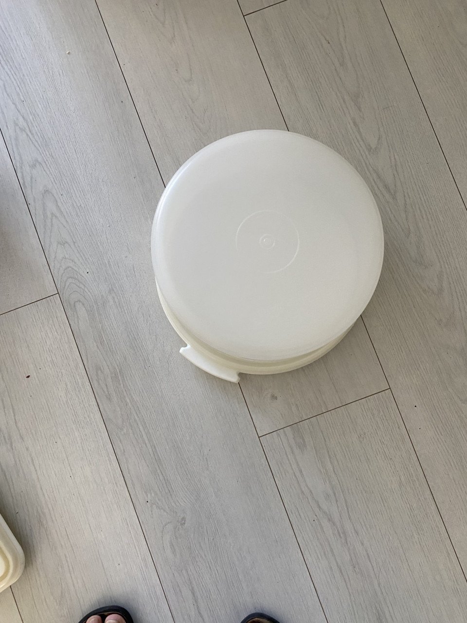 Hoge ronde taartdoos van tupperware