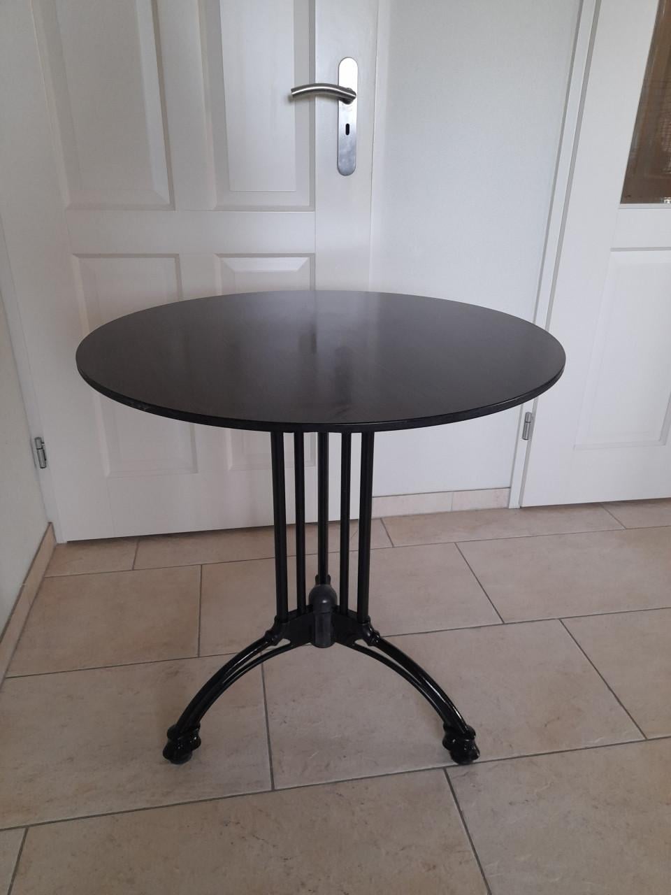 Ronde tafel 70 doorsnee en 72 hoog