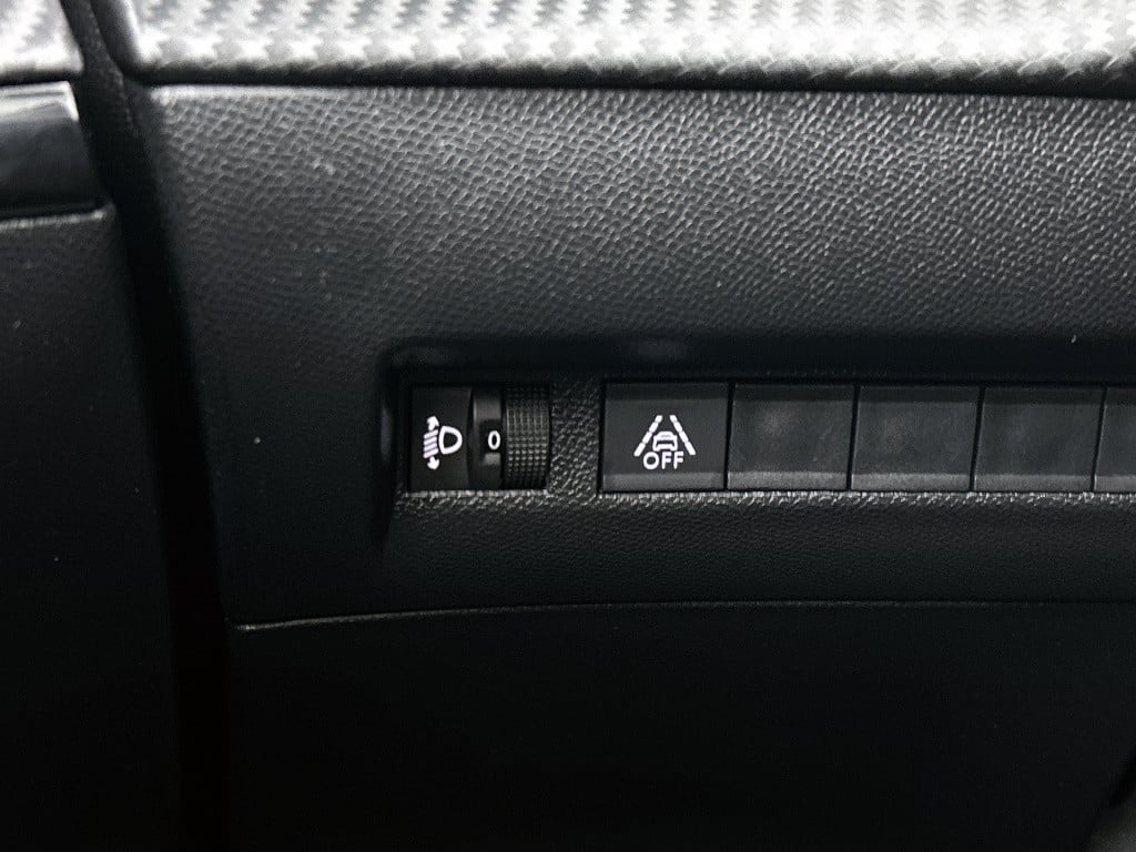 Peugeot 2008 100 pk allure pack premium | rijklaar | navigatie | 360 camera