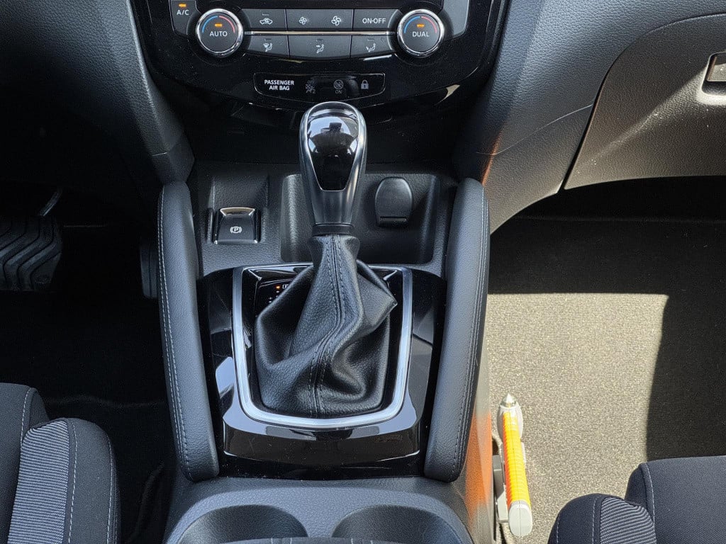 Nissan Qashqai 1.2 n-connecta design pack | panoramadak | navigatie | 360° 