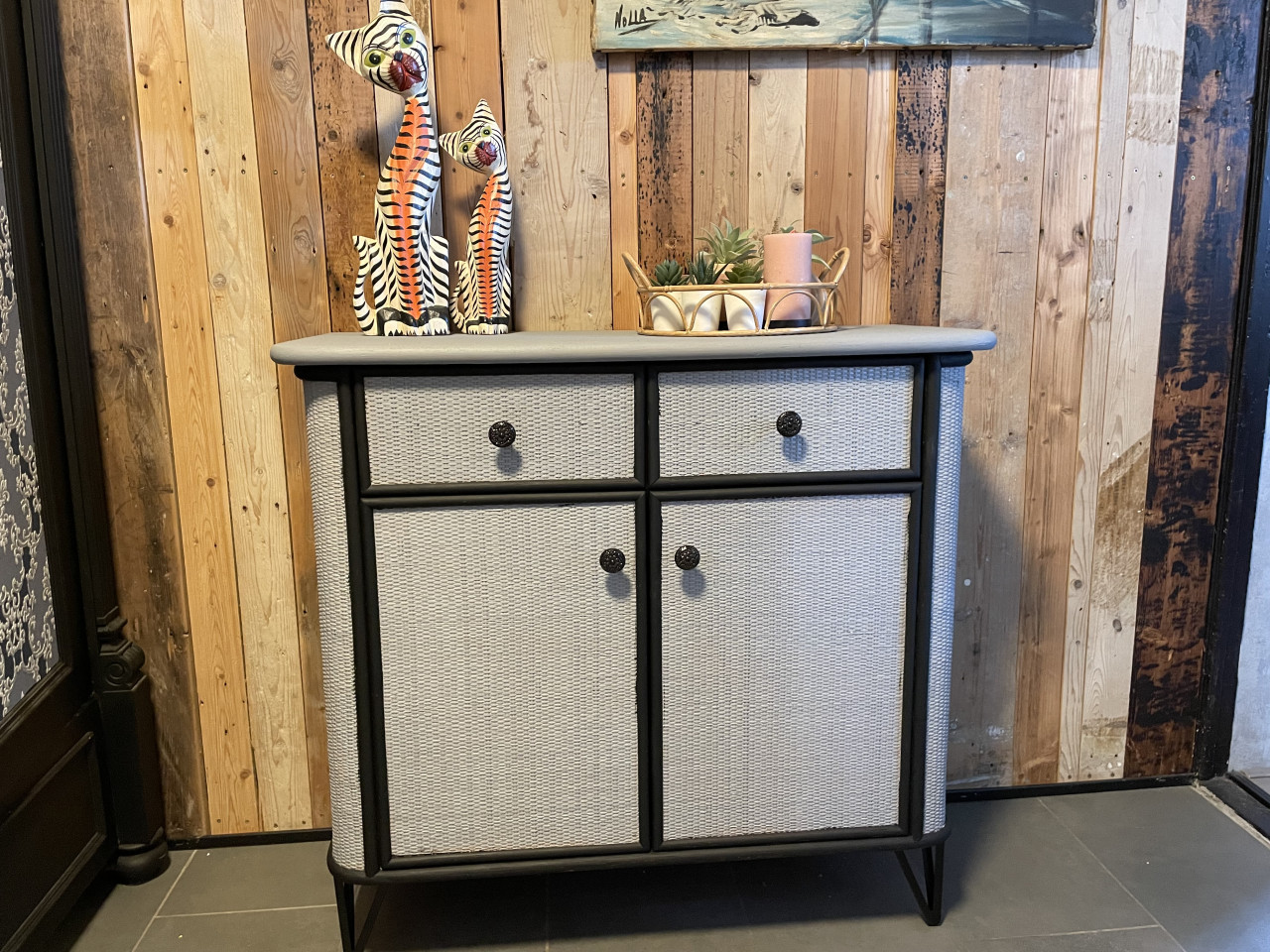 Te koop: Uniek stijlvol kastje – een echte eyecatcher!