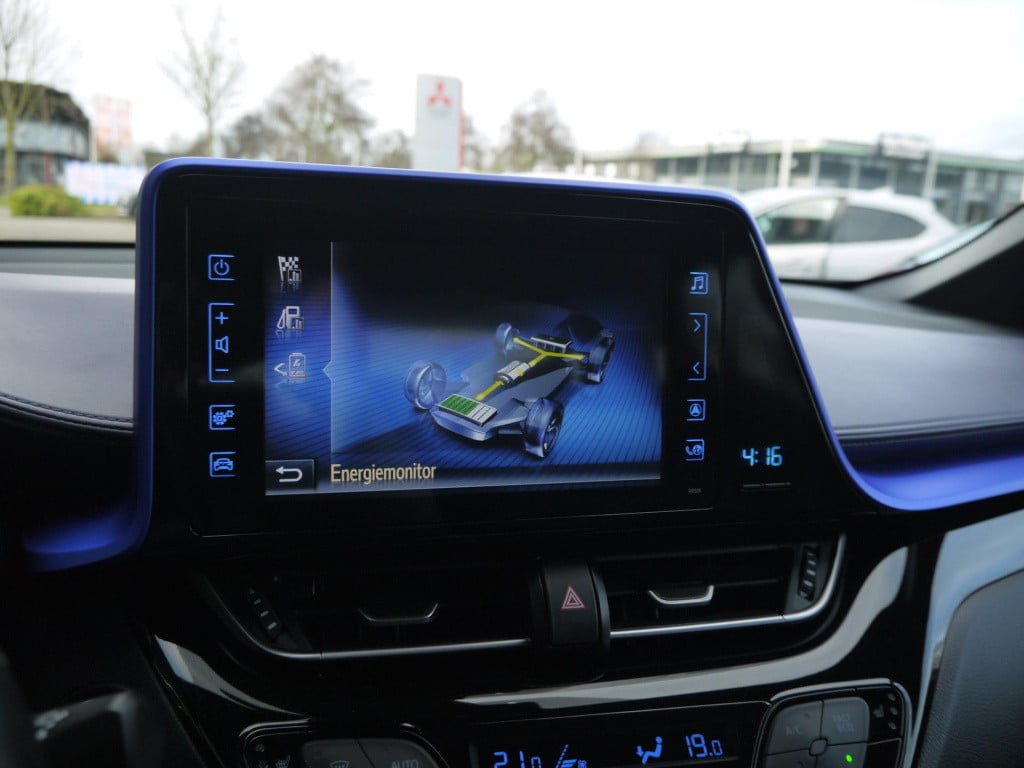 Toyota C-hr 1.8 hybrid bi-tone|dealeronderhouden|rijklaar