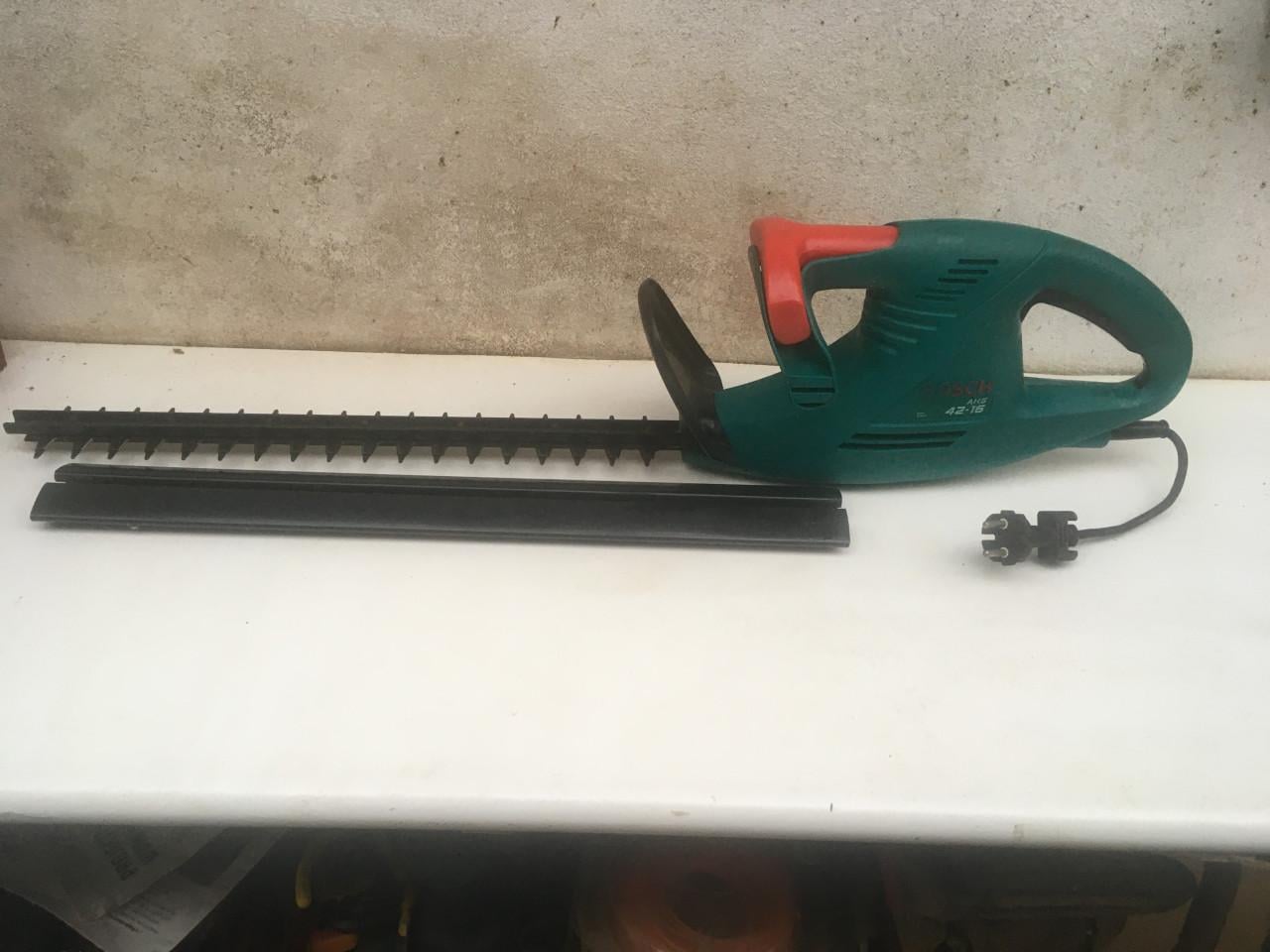 Bosch AHS 42-16 heggenschaar (420 Watt, 420 mm meslengte