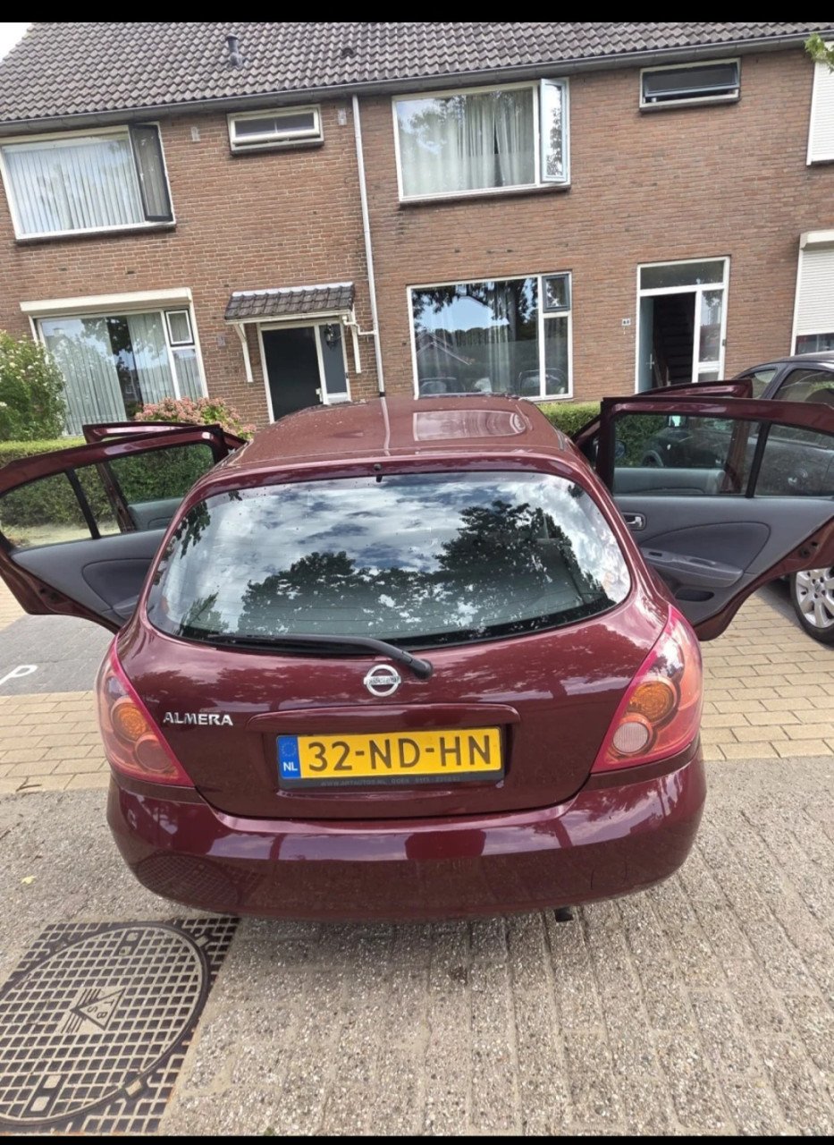 Nissan  Almera 1.5 5D 2003