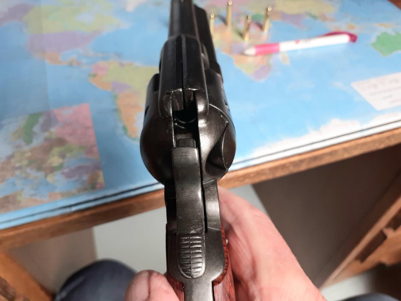 Pistool - een replica  van de .45 kaliber revolver,