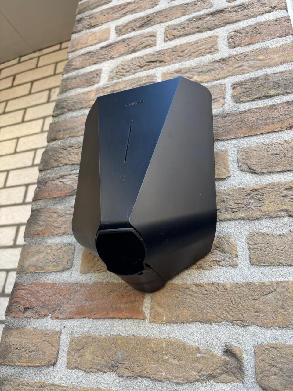Easee Charge Up laadpaal. Zeer compact en in uitstekende staat!