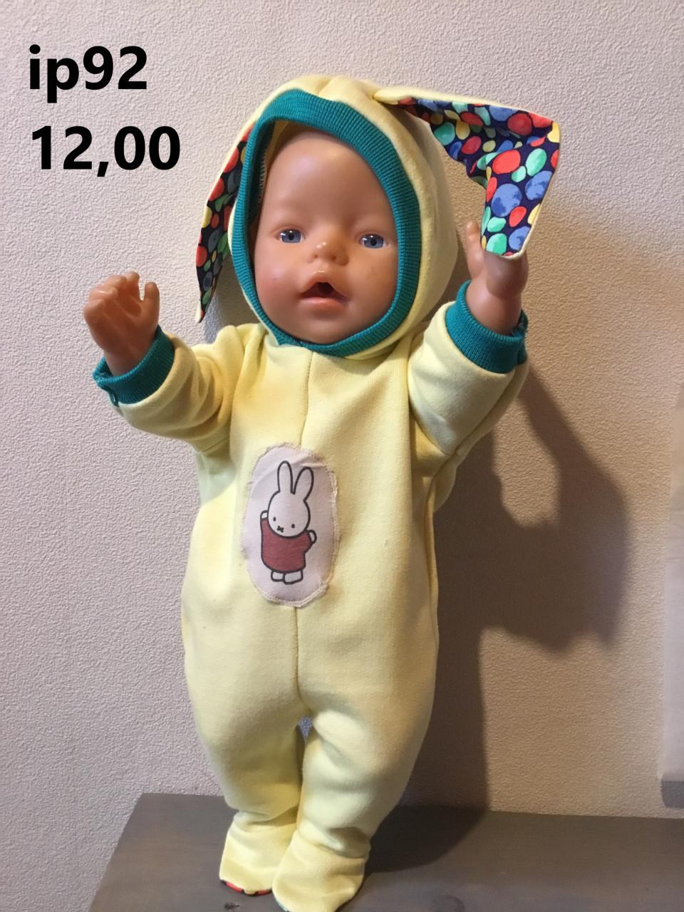 Poppenkleertjes baby born. Paashaas set . Opbrengst KiKa.