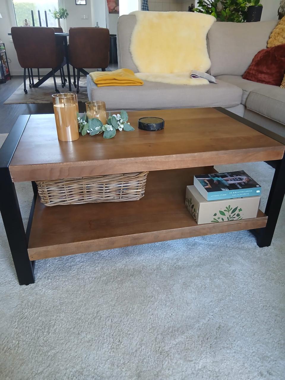 Mango-walnoten salontafel